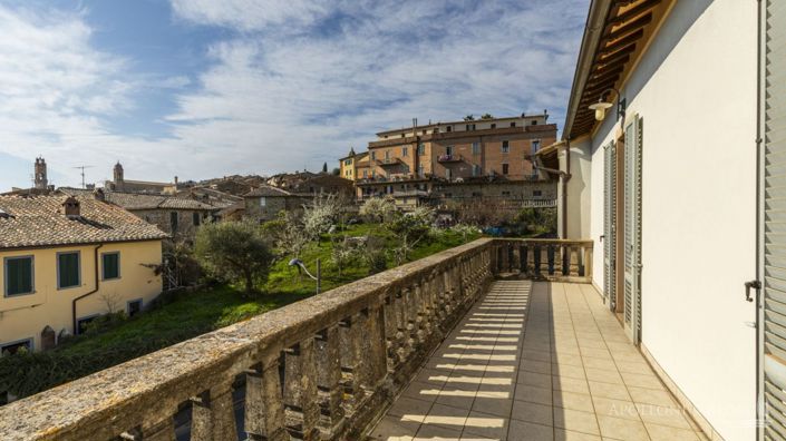 Image No.11-7 Bed Apartment for sale