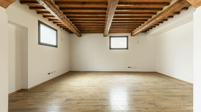 Image No.18-7 Bed Apartment for sale