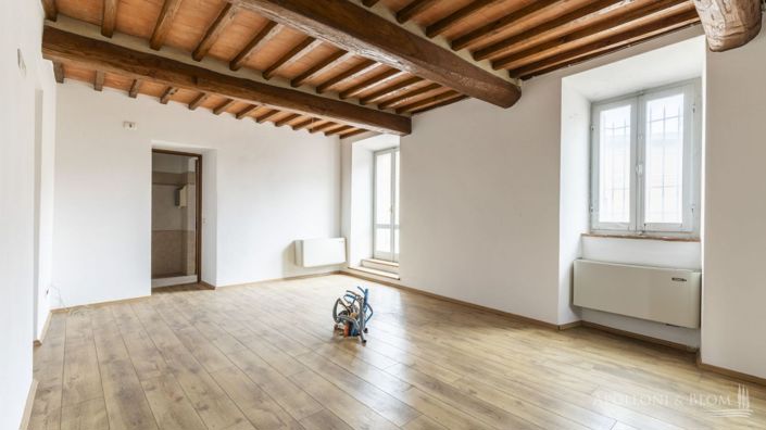 Image No.20-7 Bed Apartment for sale