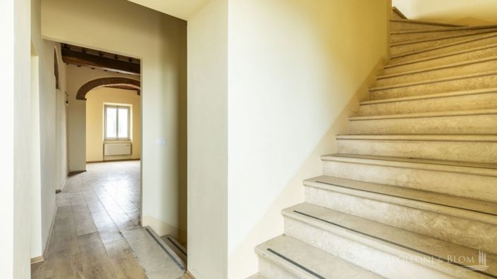 Image No.24-7 Bed Apartment for sale