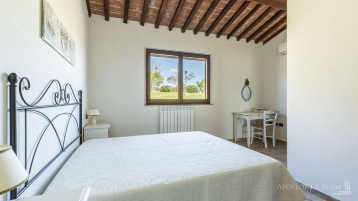 Image No.16-12 Bed Apartment for sale