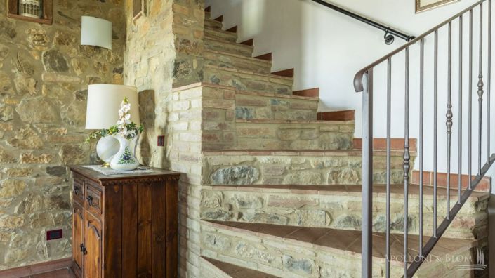 Image No.21-12 Bed Apartment for sale