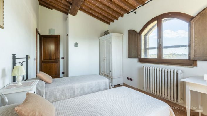 Image No.26-12 Bed Apartment for sale