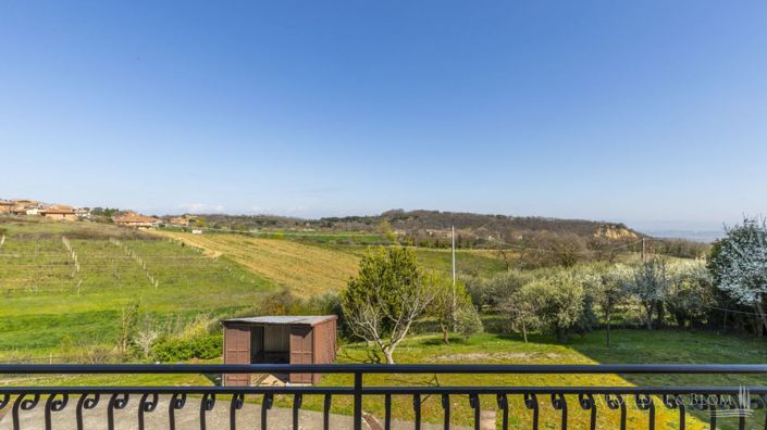 Image No.22-4 Bed Country House for sale