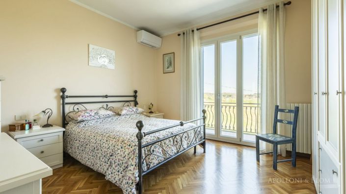 Image No.24-4 Bed Country House for sale