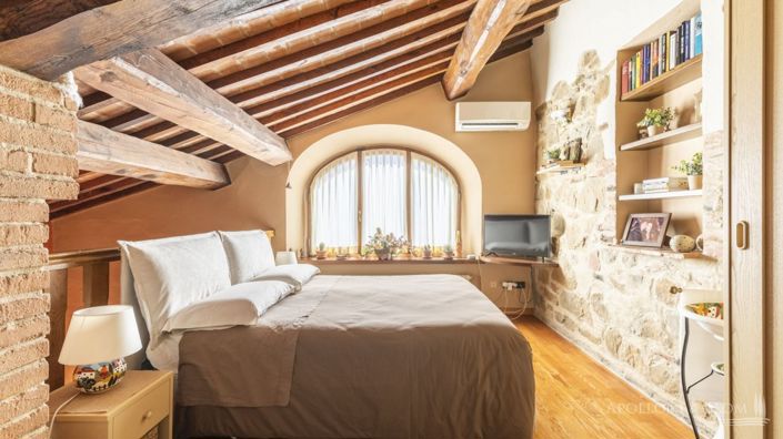 Image No.20-2 Bed Apartment for sale