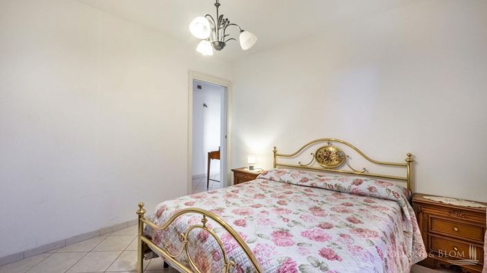 Image No.22-6 Bed Apartment for sale