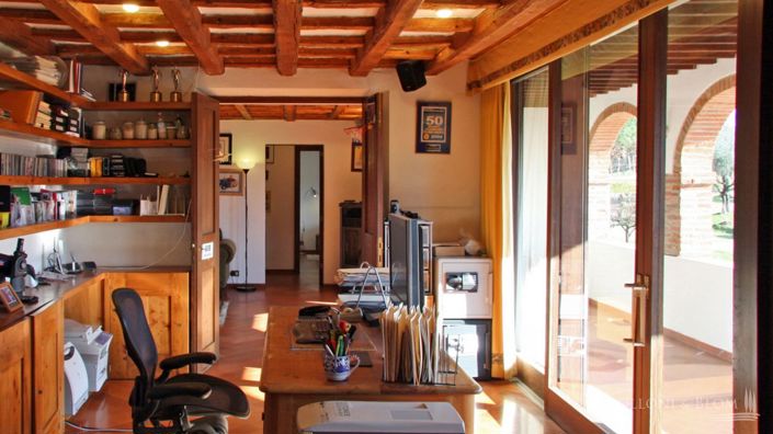 Image No.13-12 Bed Villa for sale