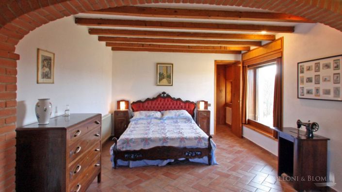 Image No.16-12 Bed Villa for sale