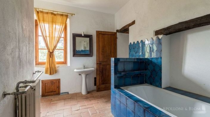 Image No.18-6 Bed Apartment for sale