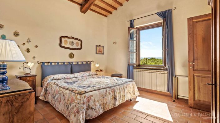 Image No.21-5 Bed Apartment for sale