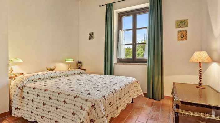 Image No.24-5 Bed Apartment for sale