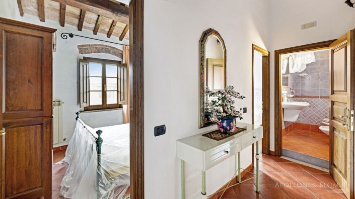 Image No.12-10 Bed Apartment for sale