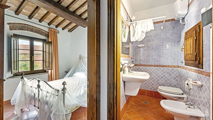 Image No.13-10 Bed Apartment for sale