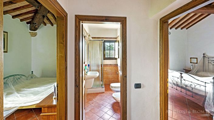 Image No.16-10 Bed Apartment for sale