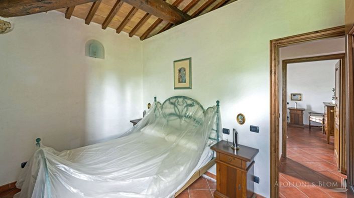 Image No.17-10 Bed Apartment for sale