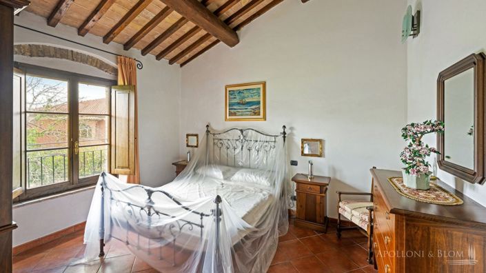 Image No.18-10 Bed Apartment for sale
