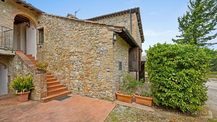 Image No.20-10 Bed Apartment for sale