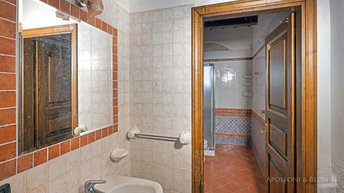 Image No.25-10 Bed Apartment for sale