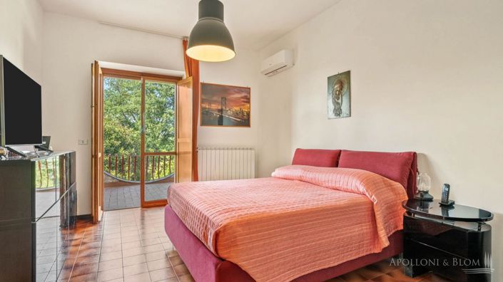 Image No.10-5 Bed Villa for sale