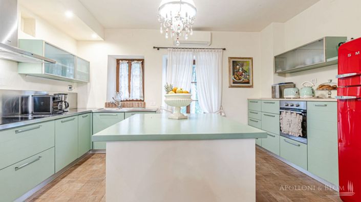 Image No.12-5 Bed Apartment for sale