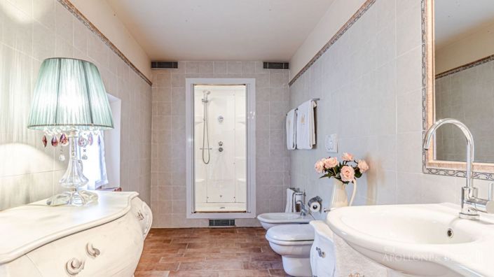 Image No.17-5 Bed Apartment for sale