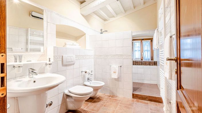Image No.7-5 Bed Apartment for sale