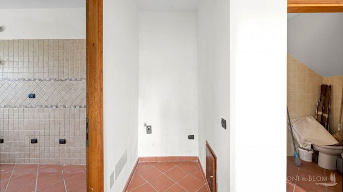 Image No.12-7 Bed Apartment for sale