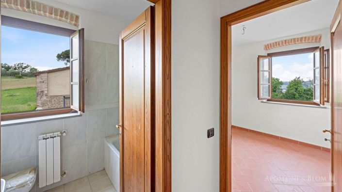 Image No.17-7 Bed Apartment for sale