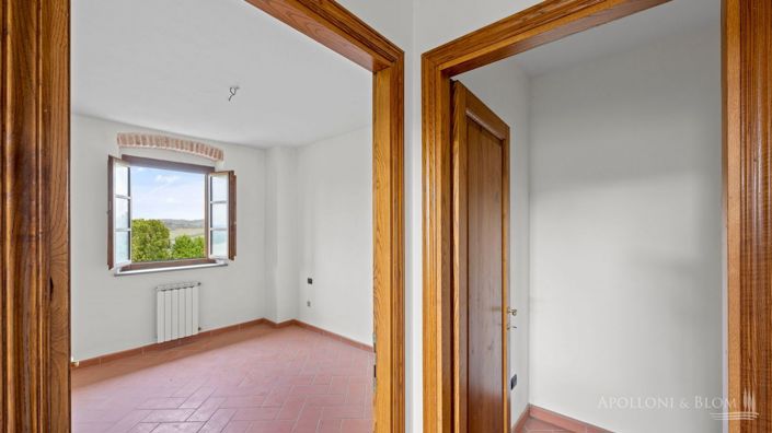 Image No.18-7 Bed Apartment for sale