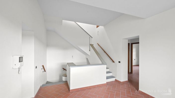 Image No.20-7 Bed Apartment for sale