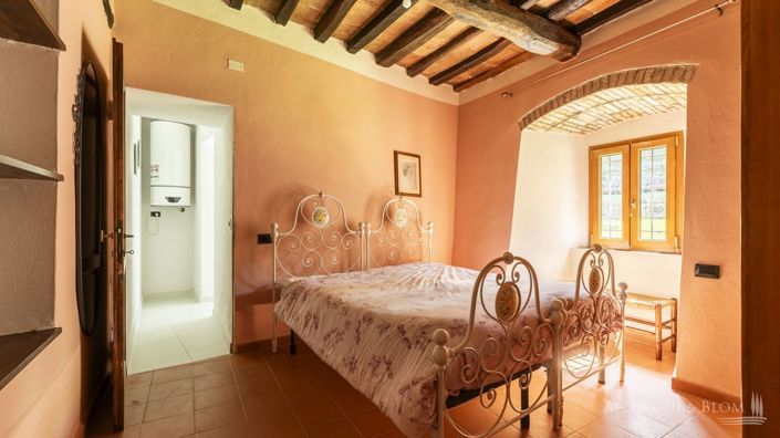 Image No.24-5 Bed Apartment for sale