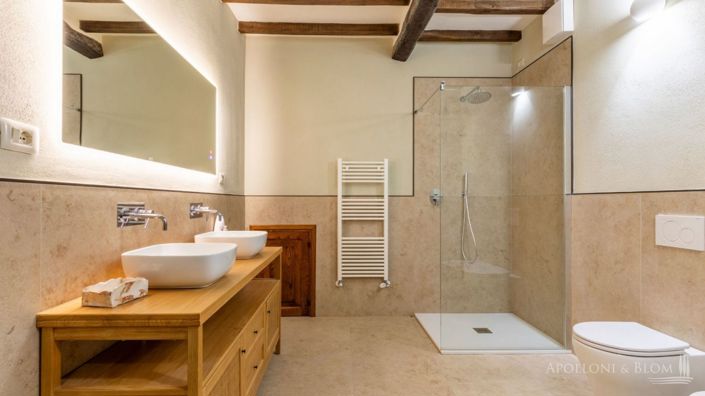 Image No.16-7 Bed Apartment for sale