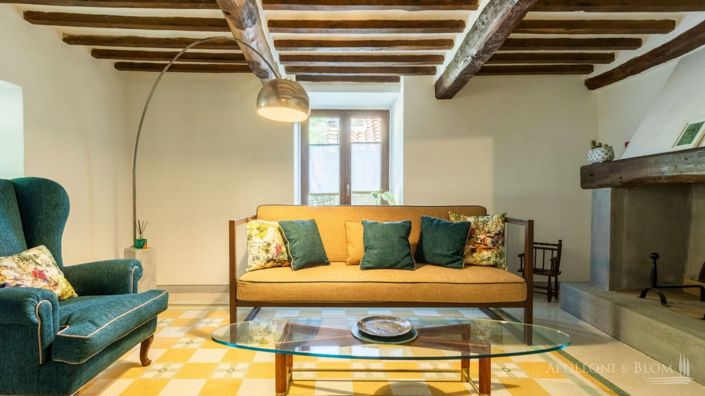 Image No.20-7 Bed Apartment for sale