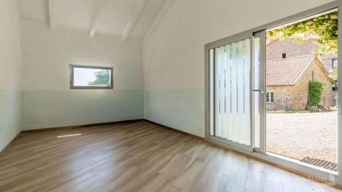 Image No.24-7 Bed Apartment for sale