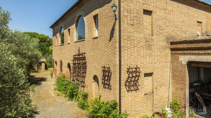 Image No.3-15 Bed Villa for sale