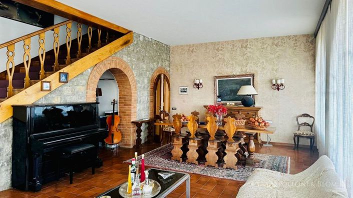 Image No.8-5 Bed Villa for sale