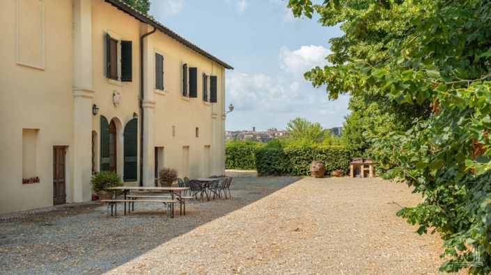 Image No.3-5 Bed Villa for sale