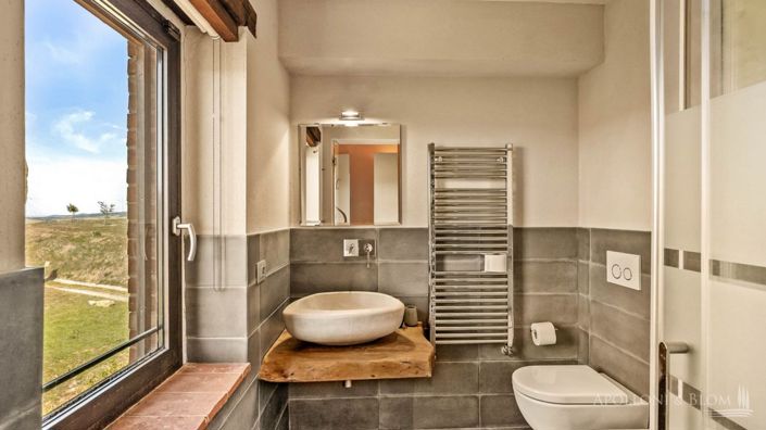 Image No.29-5 Bed Apartment for sale