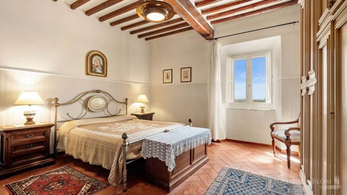 Image No.16-5 Bed Apartment for sale