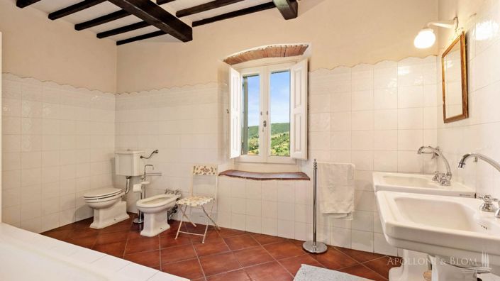 Image No.18-5 Bed Apartment for sale