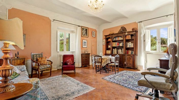 Image No.19-5 Bed Apartment for sale