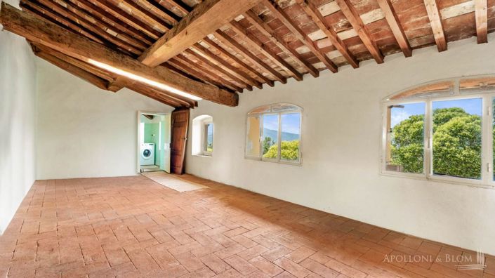 Image No.25-5 Bed Apartment for sale