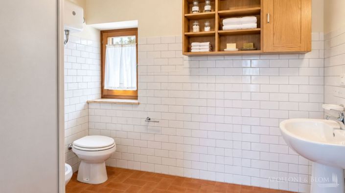 Image No.24-5 Bed Apartment for sale