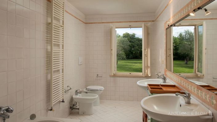 Image No.12-6 Bed Villa for sale