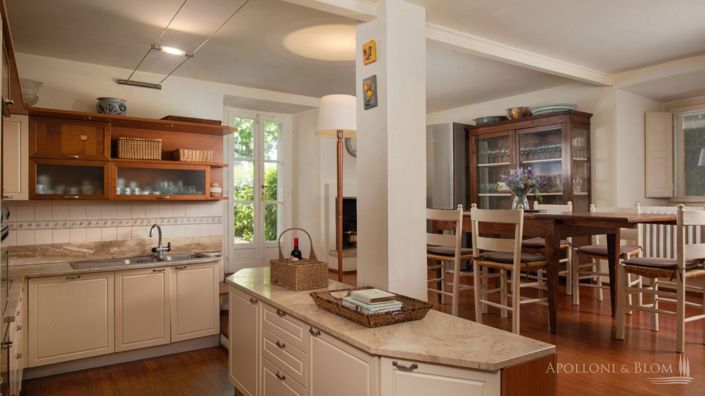 Image No.8-6 Bed Villa for sale
