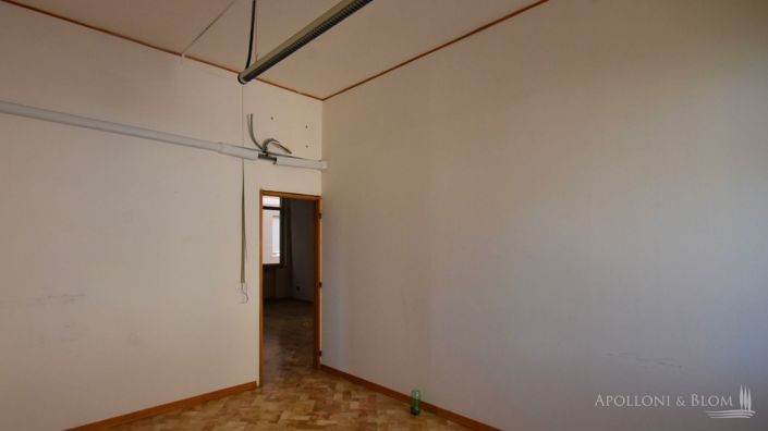 Image No.14-Commercial de 1 chambre à vendre à Sienne