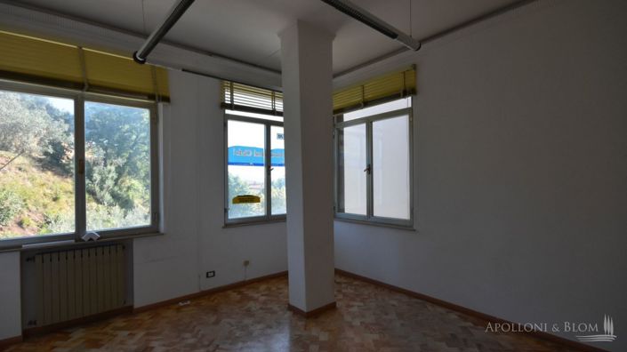 Image No.19-Commercial de 1 chambre à vendre à Sienne