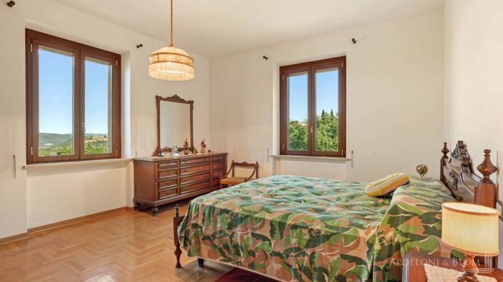 Image No.18-5 Bed Apartment for sale