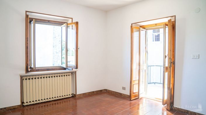 Image No.12-3 Bed Country House for sale